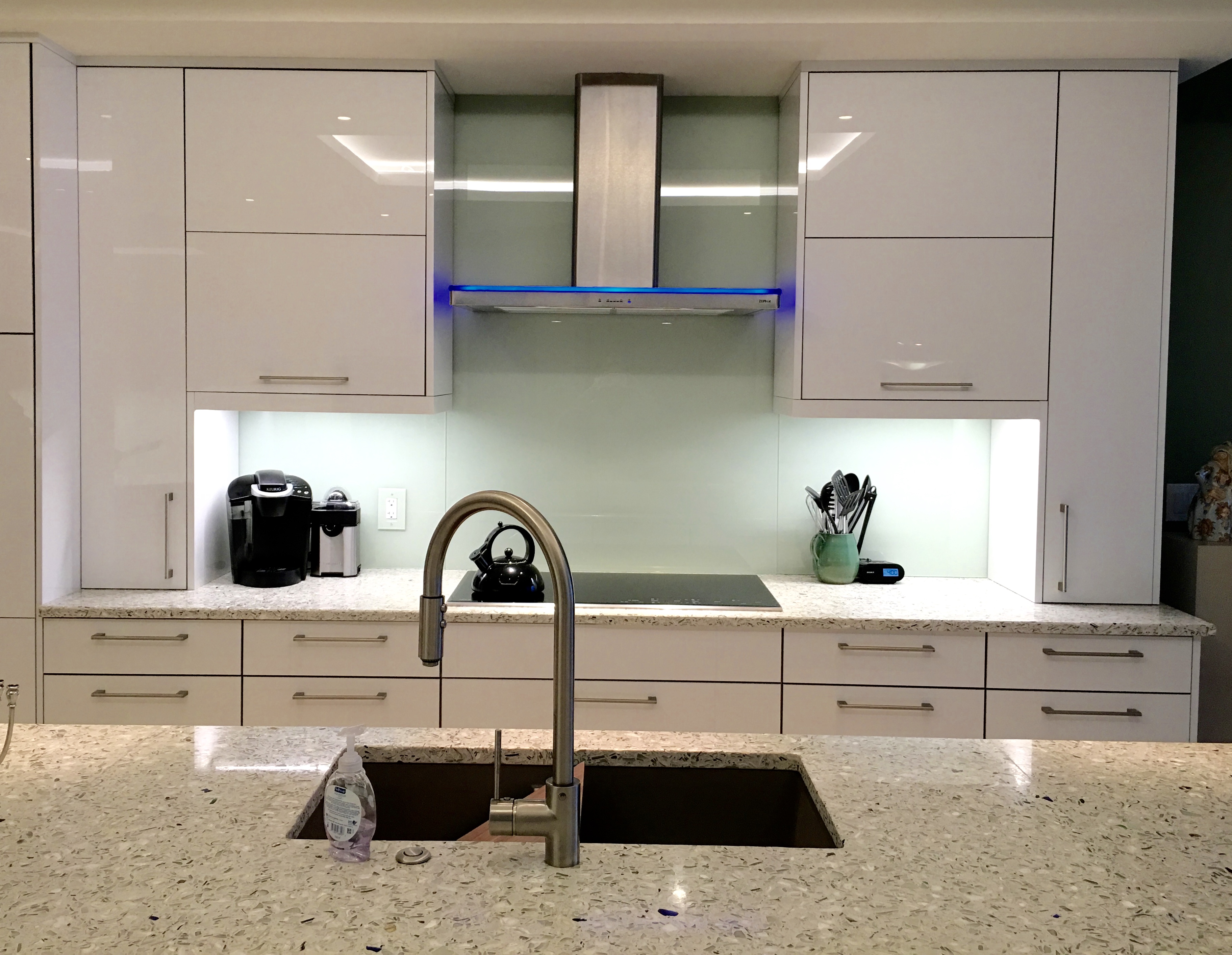 Mirror or Glass Backsplash | The Glass Shoppe A Division of Builders ...